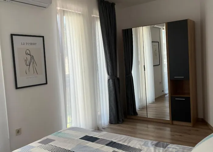 Azzurro Premium Apartment On Bulevard Bogoridi
